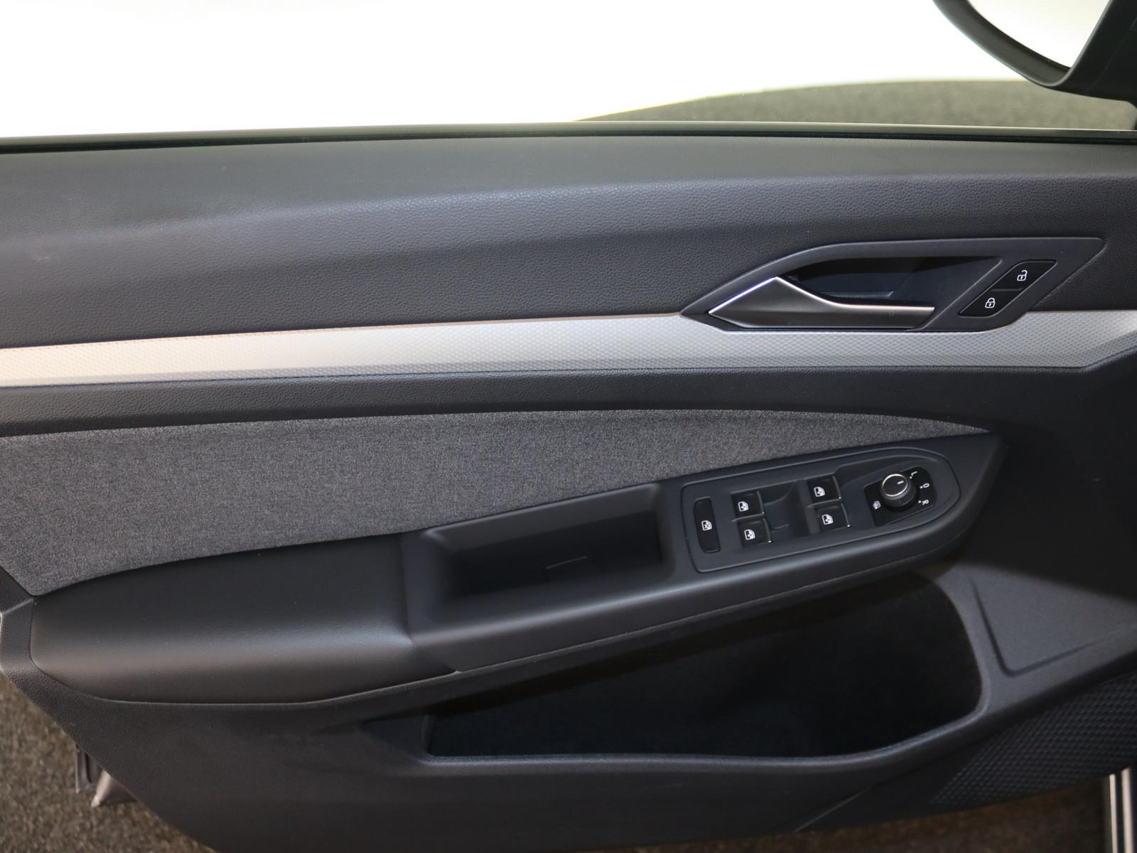 Volkswagen Golf VIII 1.0 eTSI Move LED SHZ PDC KLIMA, миниатюра 15
