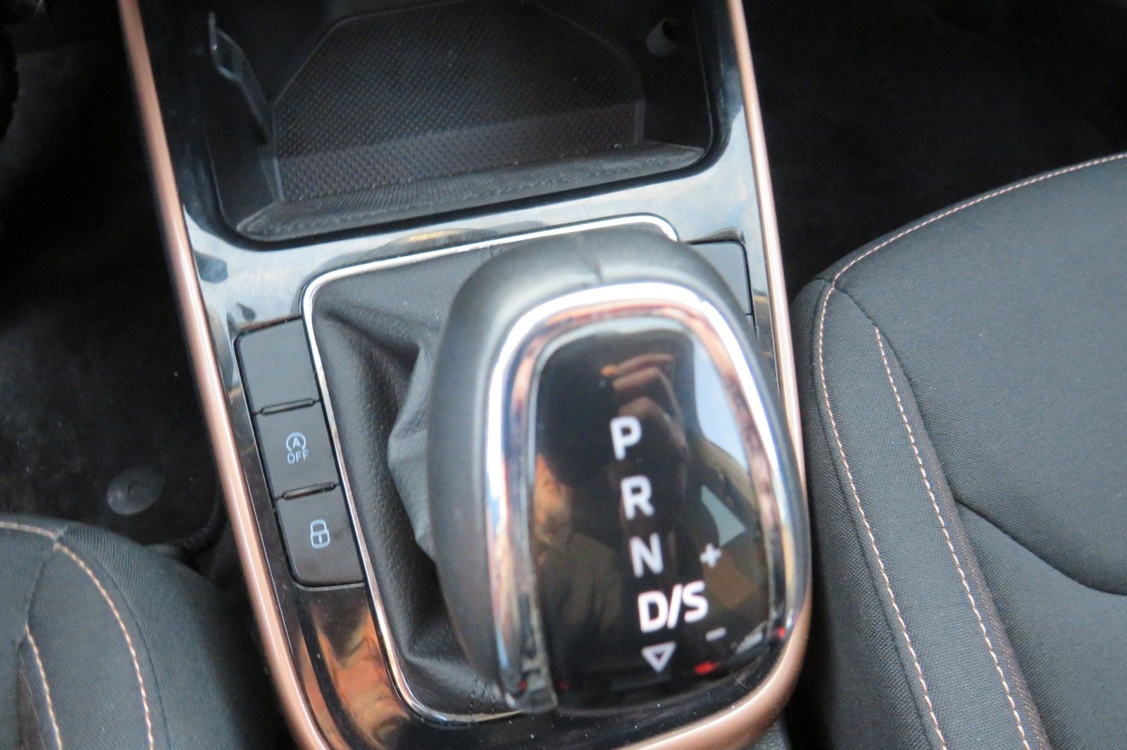 Fahrzeugabbildung SKODA Fabia SPORT DSG 17`SCHWARZ KESSY BI-LED PDC 1.H