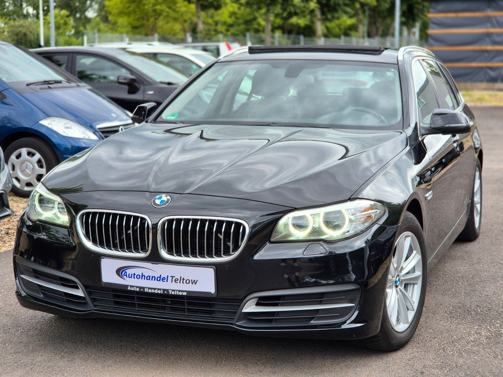BMW 520d *1. Hand *Panoramadach *Bi-Xenon *Navi *PDC