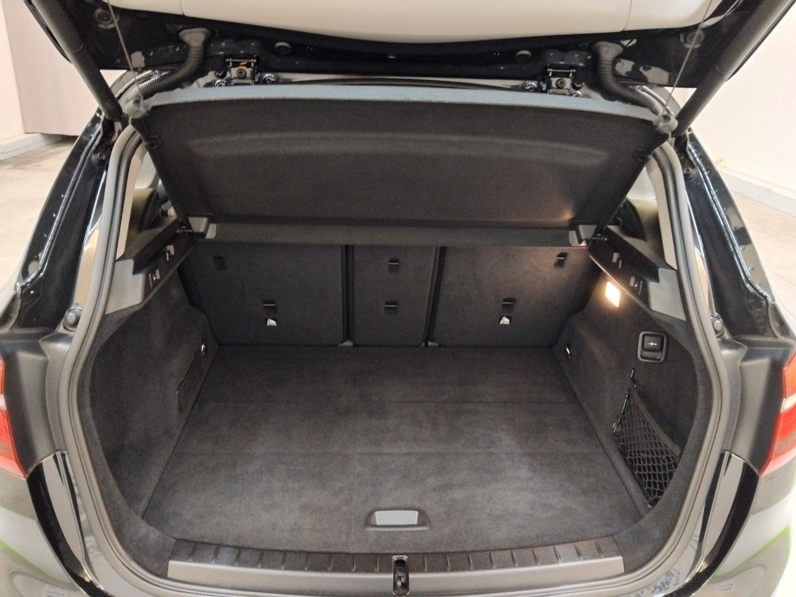 BMW 220 Active Tourer (06/2026, Benzin)