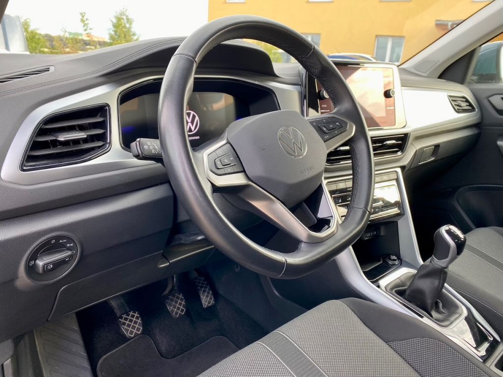 Fahrzeugabbildung Volkswagen T-Roc 1.0 AAC KLIMAAUT SHZ NAVI CARPLAY GJR