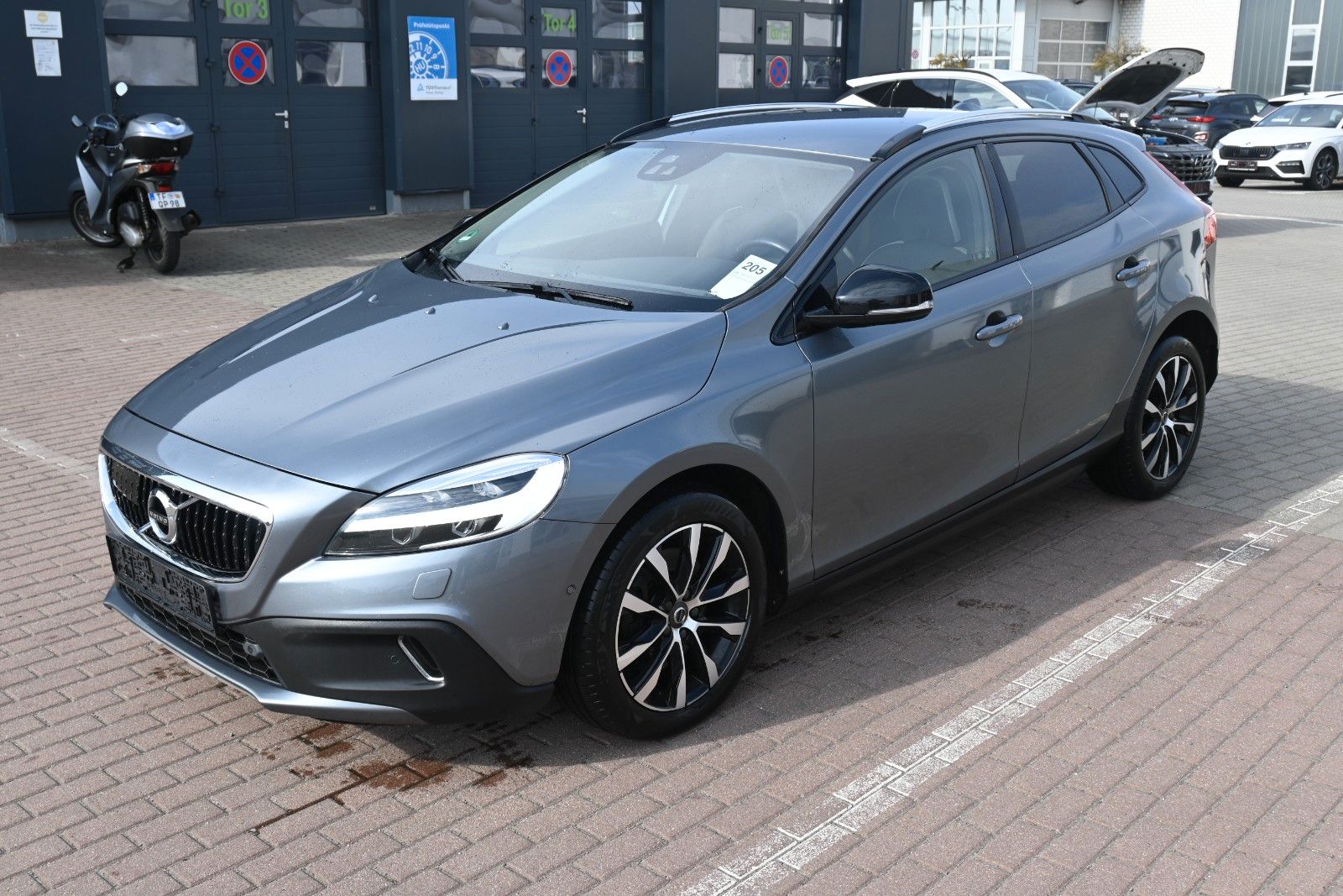 Fahrzeugabbildung Volvo V40 Cross Country D2 Momentum*Fahrass.Paket*RFK*