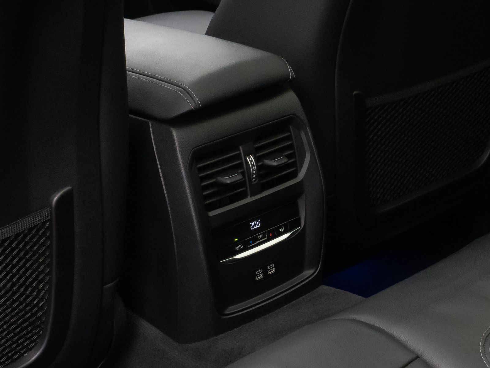 Fahrzeugabbildung BMW 330i xD SportLine Panorama Kamera Laser DAB HiFi