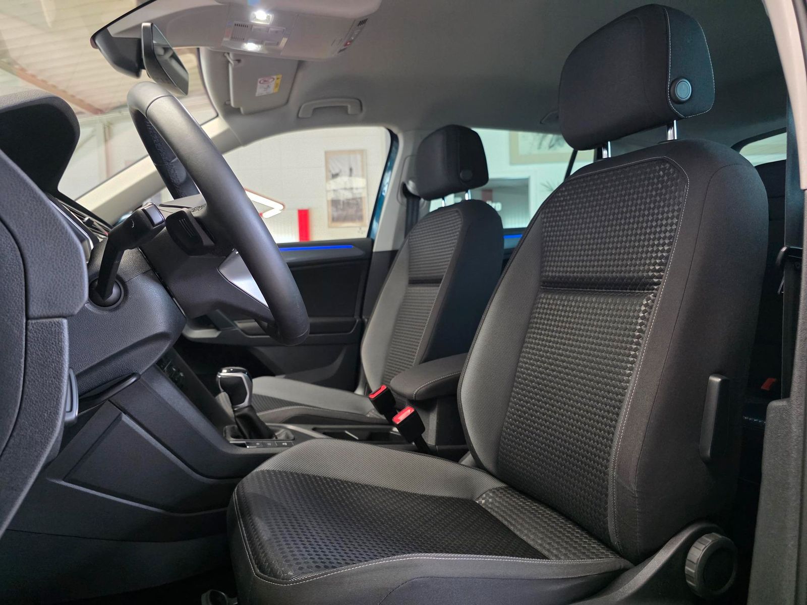 Fahrzeugabbildung Volkswagen Tiguan 1.5 DSG /Virtual/LED/Navi/Spur/FsHz/Ahk
