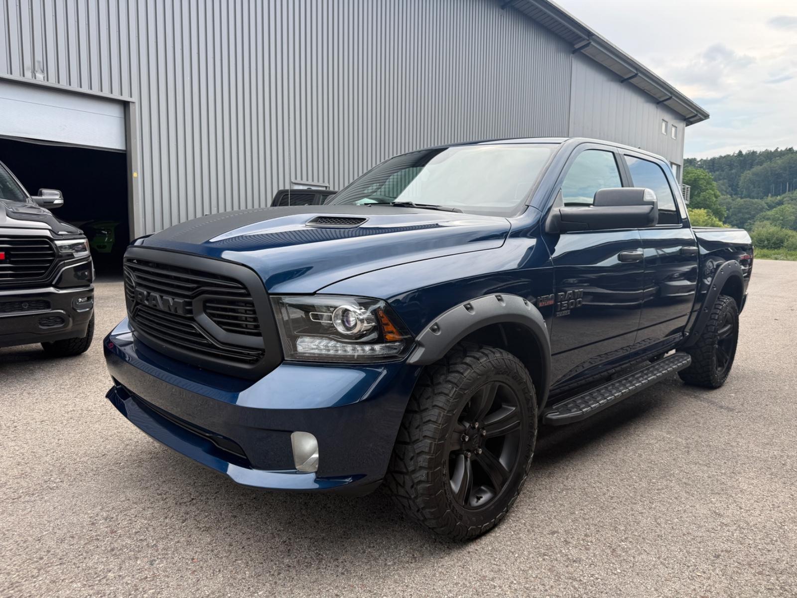 Dodge RAM 1500 HEMI 5.7L CREW CAB SPORT HOCH&BREIT 22