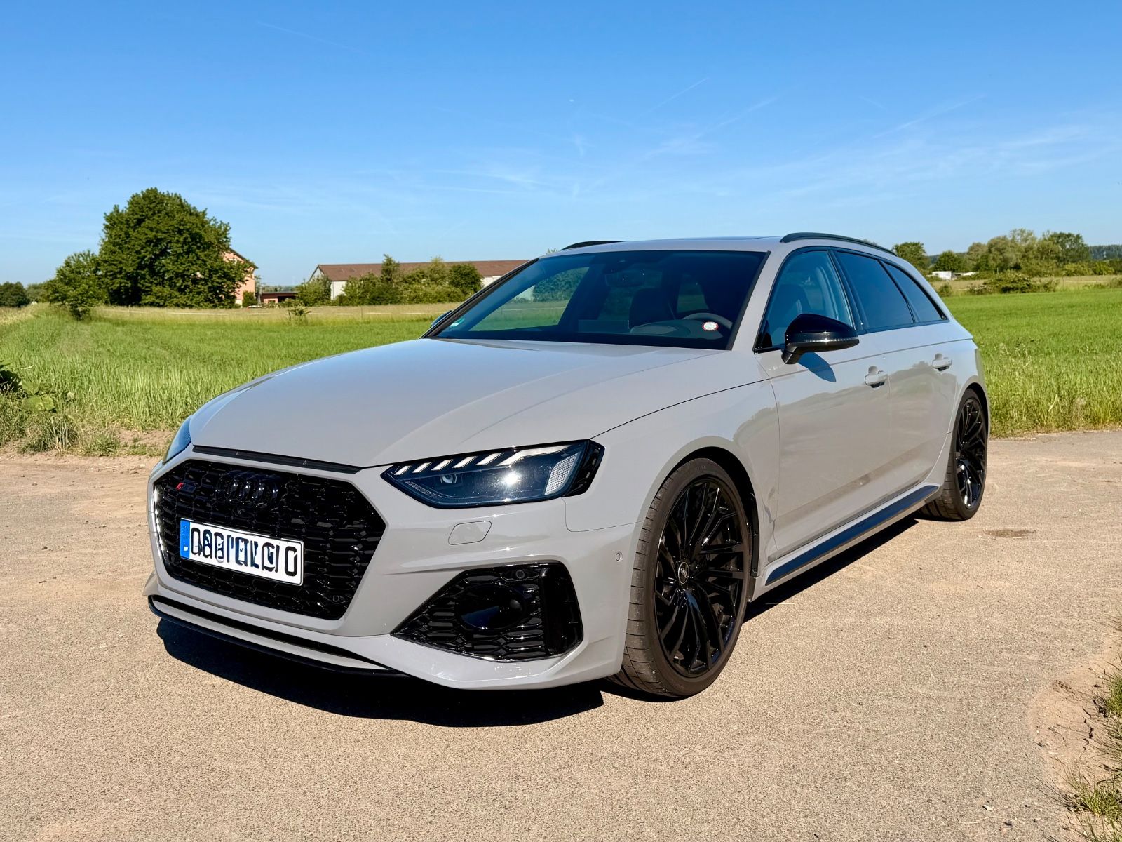 AUDI Audi RS4, B&amp;O, Dynamic Ride, Vmax 280km/h, HUD