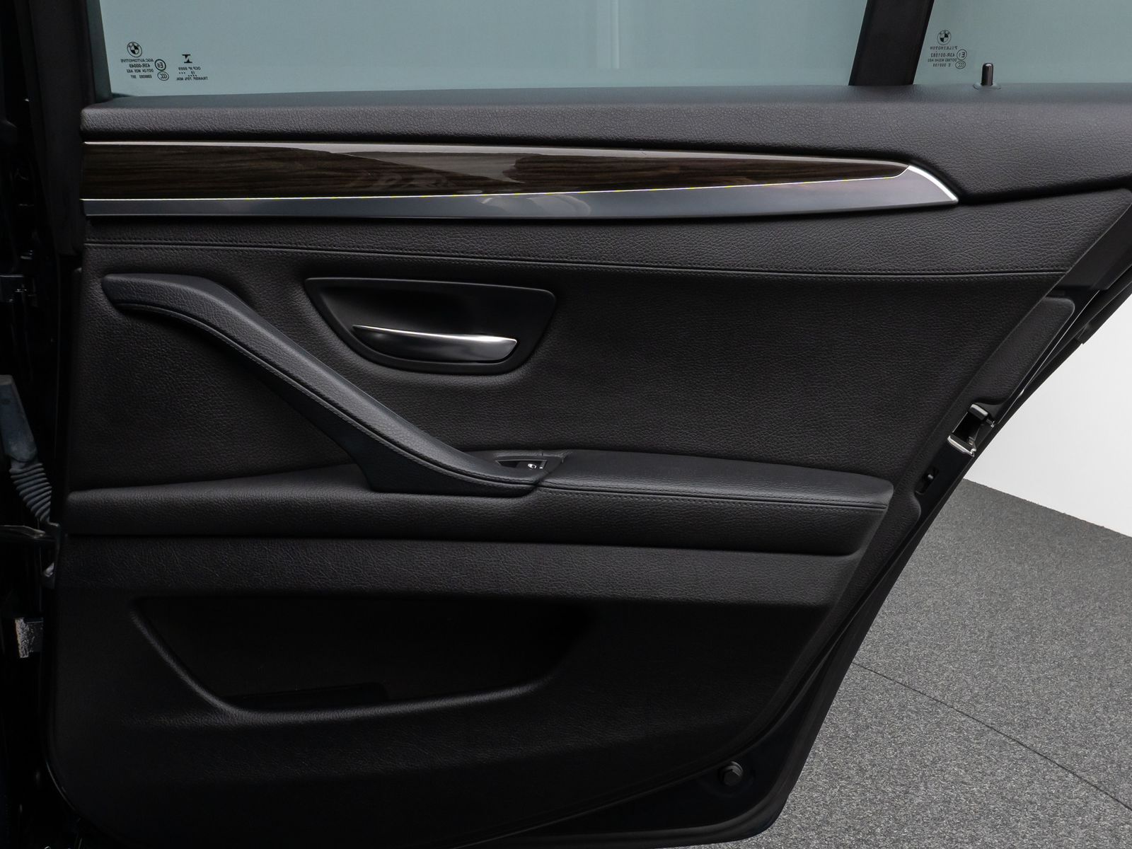 Fahrzeugabbildung BMW 525d M Sport Kamera HUD HiFi DrivingAssist LED