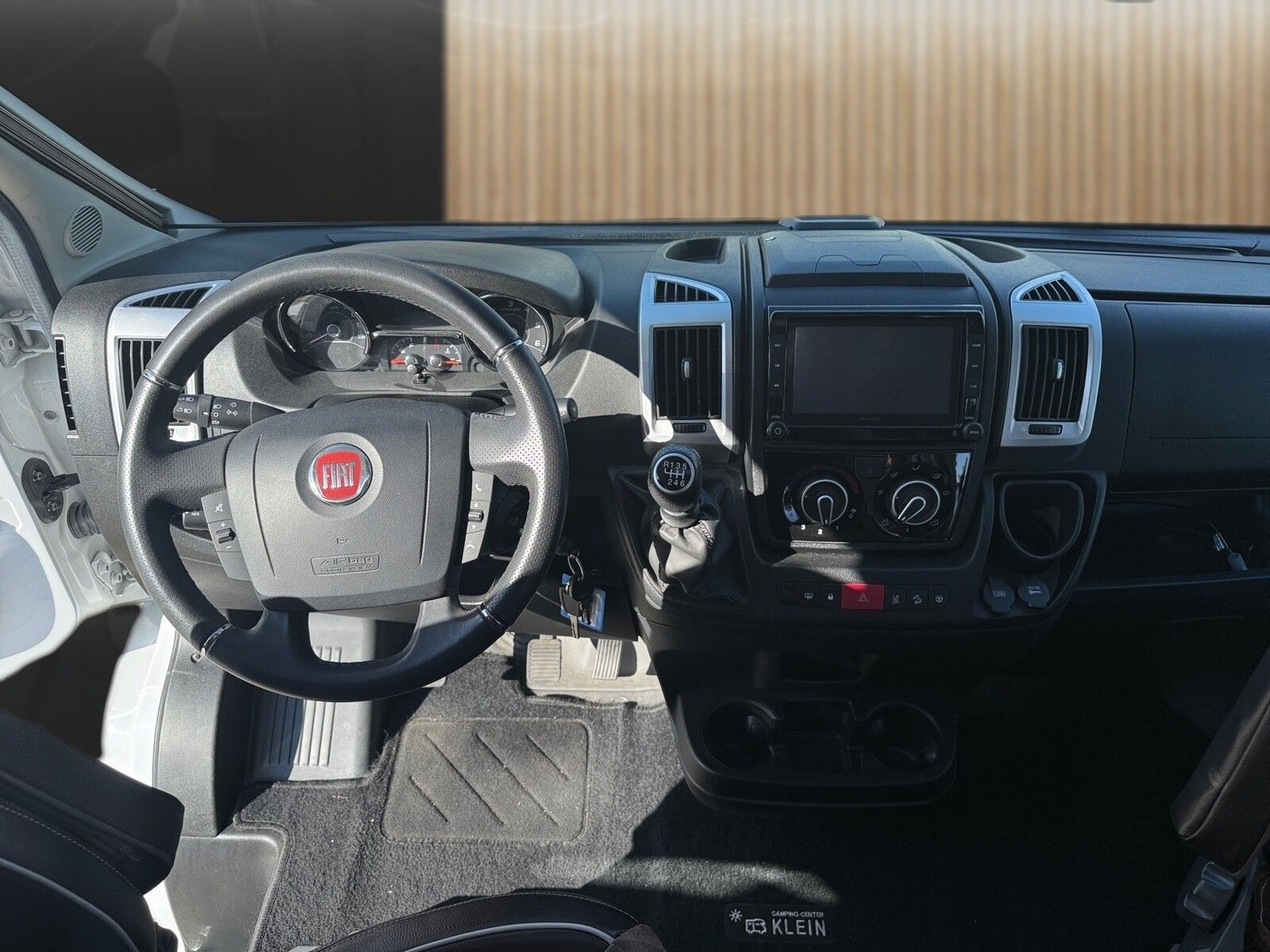 Fahrzeugabbildung Knaus Sun TI 700  MEG Platinum Selection SAT/Klima/Rad