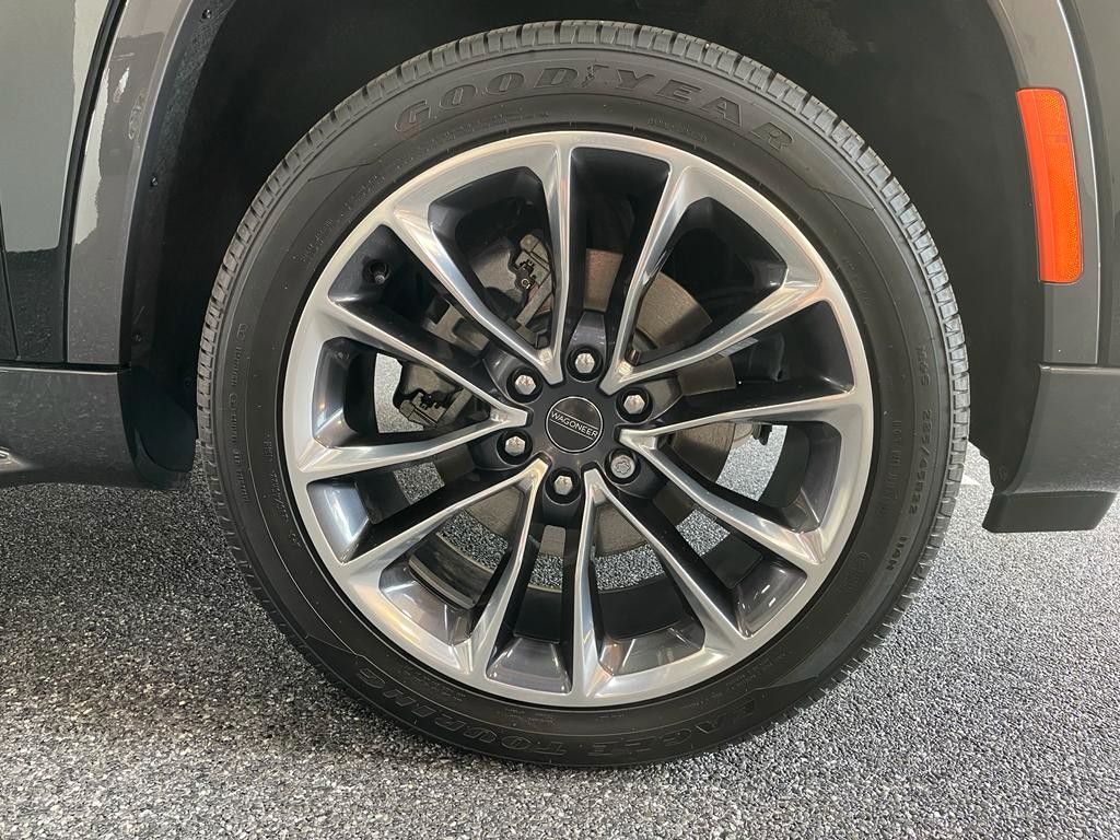 Fahrzeugabbildung Jeep WAGONEER SERIES II 5.7L-V8 E-TORQUE-PANORAMA