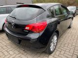 Opel Astra J Lim. 5-trg. 150 Jahre Opel*PDC*AHK*Tempo - Opel Astra mit Benzin-Antrieb: 150 Jahre