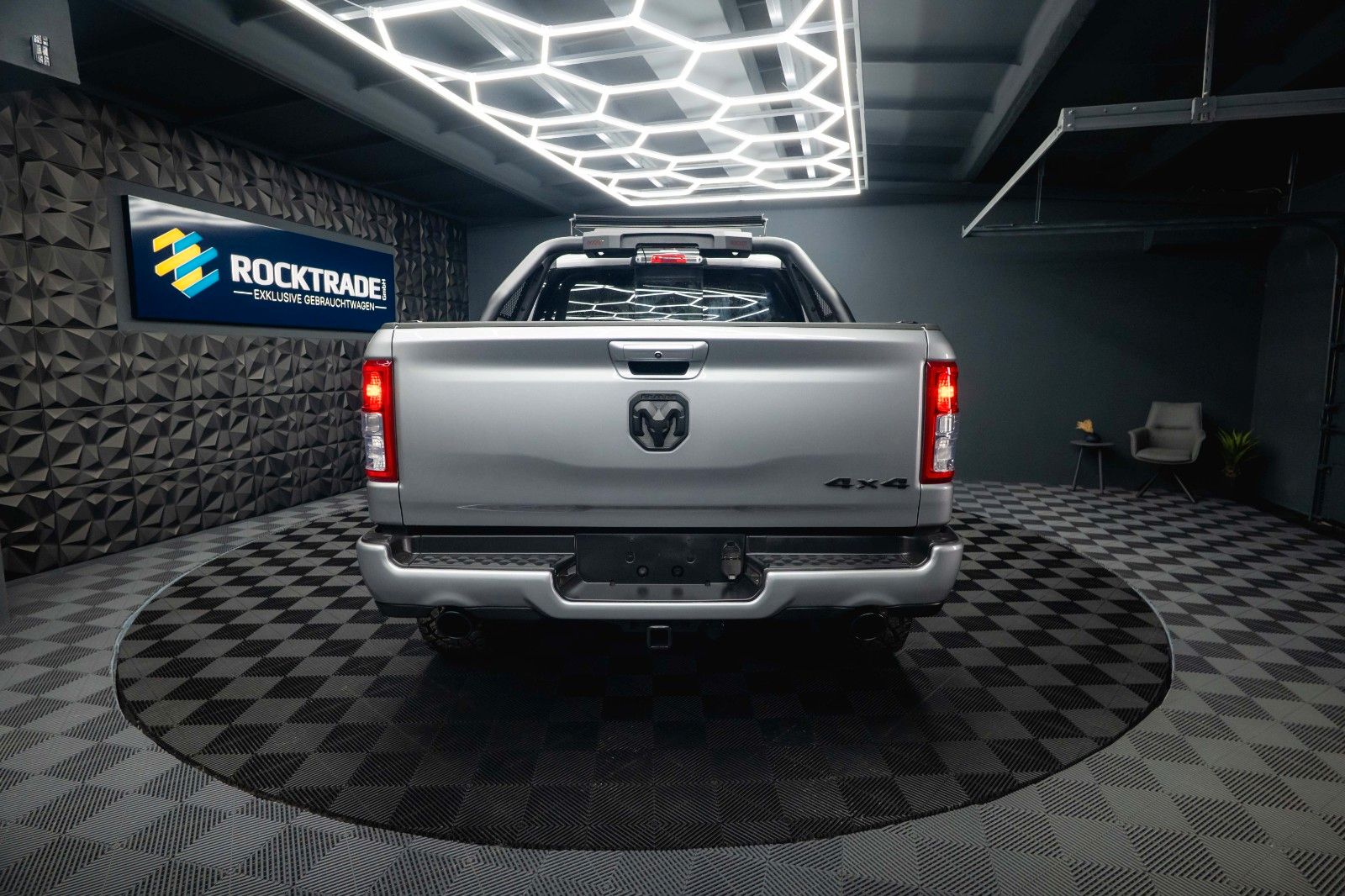 Fahrzeugabbildung Dodge RAM 5.7 V8 HEMI 4x4 OFFROAD NightPaket AXLE LOCK