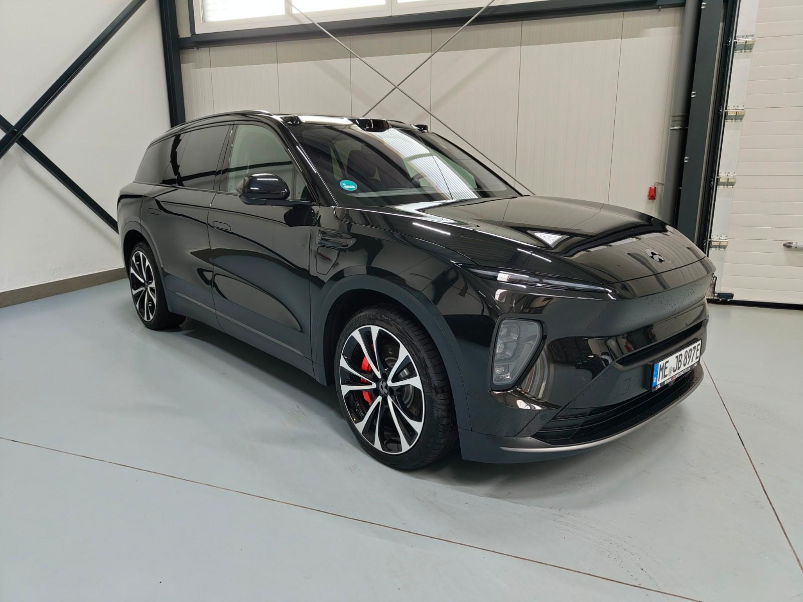 NIO EL8