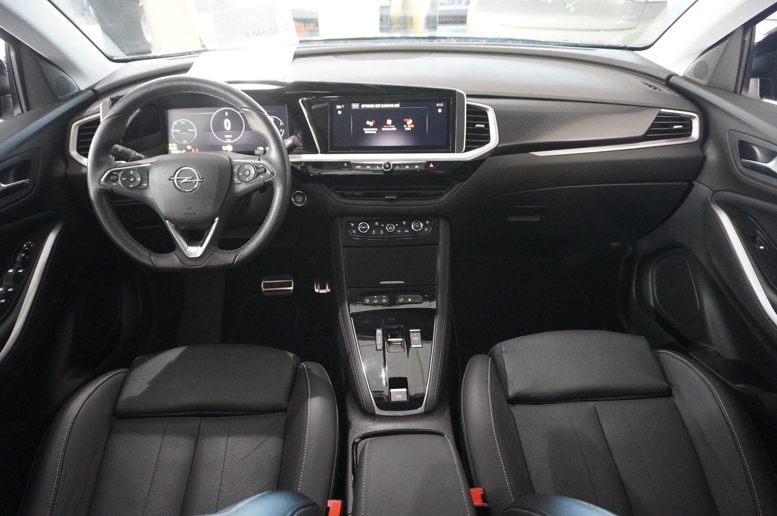 Fahrzeugabbildung Opel Grandland (X) 1.6T GSe HYBRID 4X4 NAVI/LED/SPORT