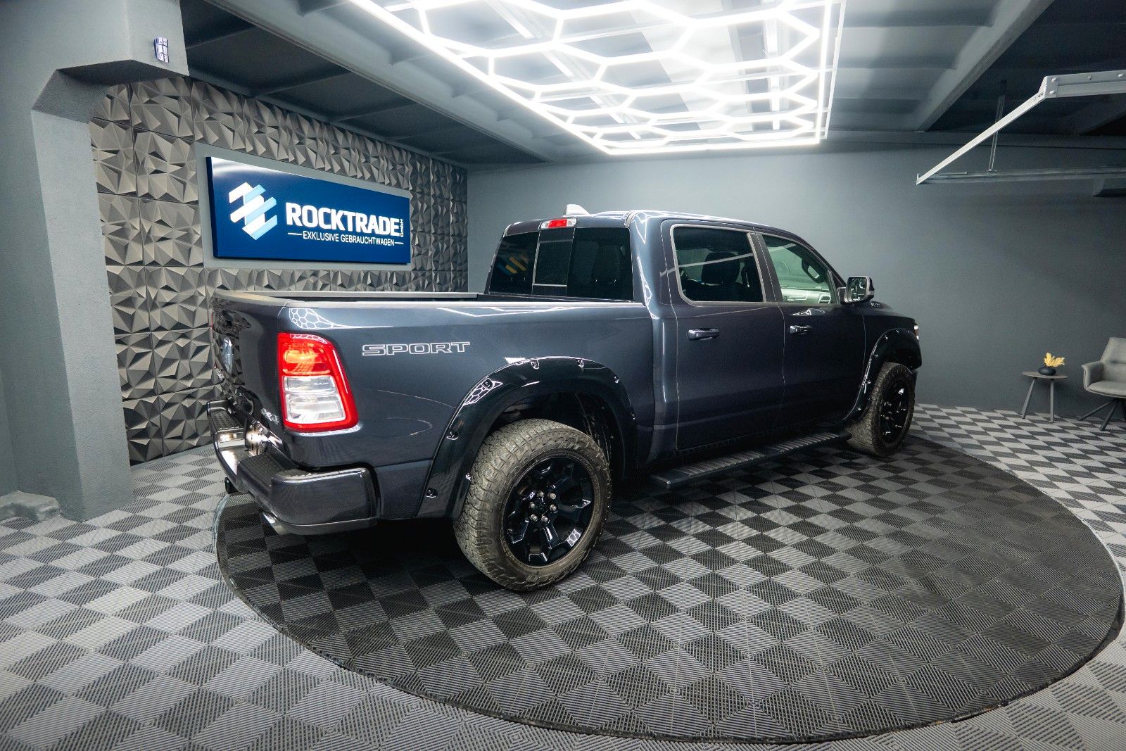 Fahrzeugabbildung Dodge RAM 5.7 V8 HEMI 4x4 OFFROAD Night Limited 19%