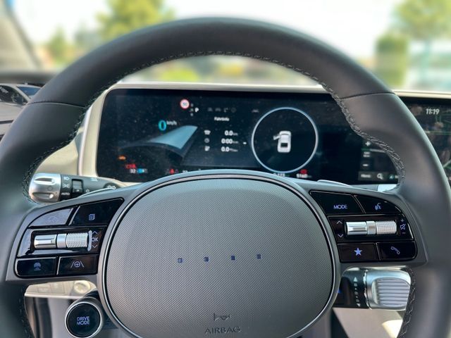Fahrzeugabbildung Hyundai IONIQ 6 Elektro Allrad HUD StandHZG Panorama Nav