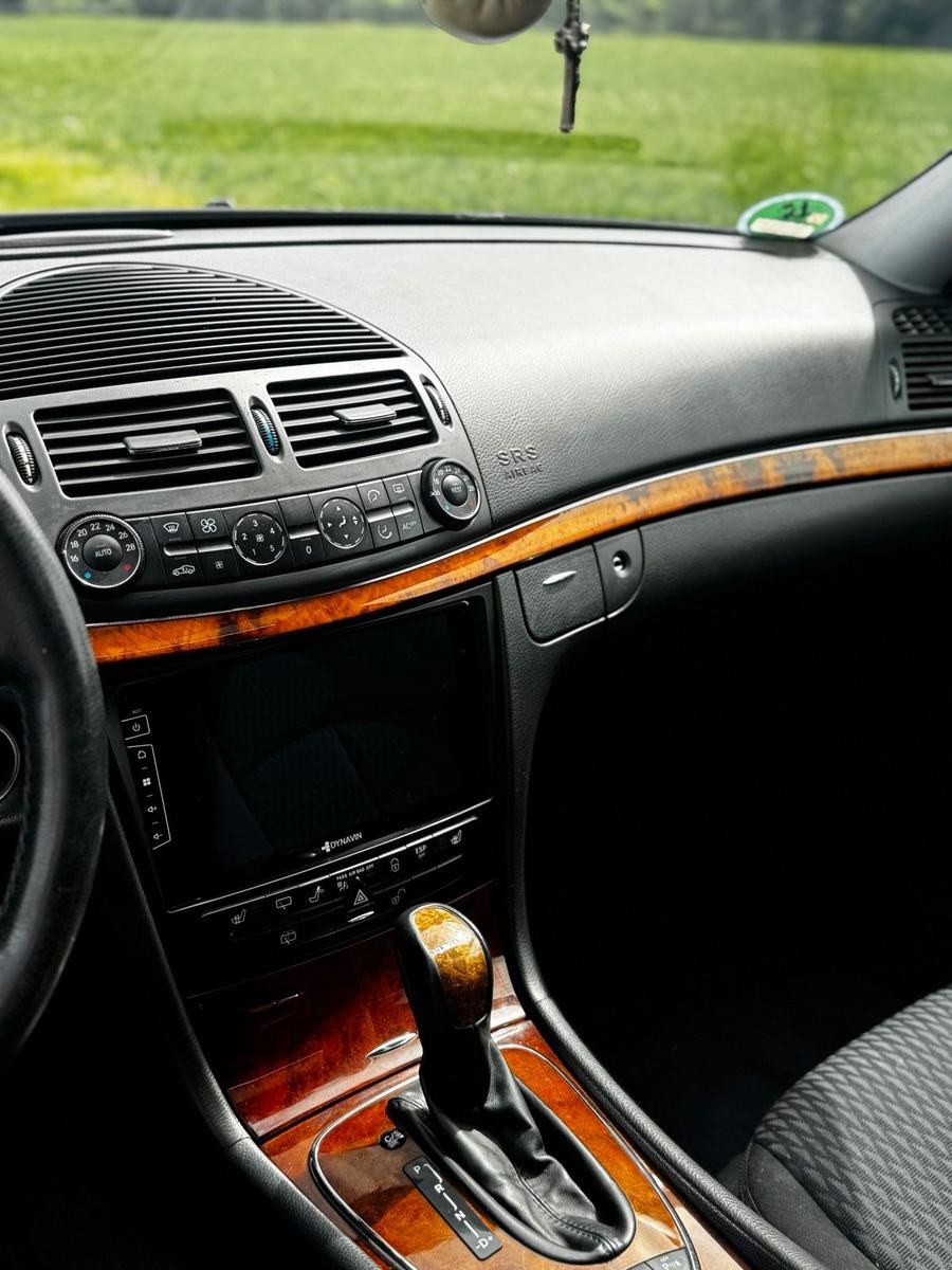 Mercedes-Benz E200 2005 — photo 5