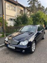 Mercedes-Benz C 220 CDI ELEGANCE Elegance- wenig KM- gepflegt - Mercedes-Benz C 220 mit Diesel-Antrieb: Limousine, Elegance Cdi