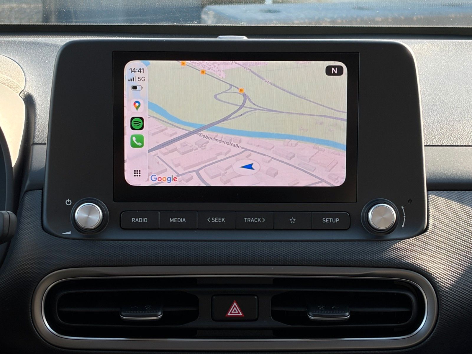 Fahrzeugabbildung Hyundai KONA E Select ACC LHZ SHZ LKAS PDC KAM