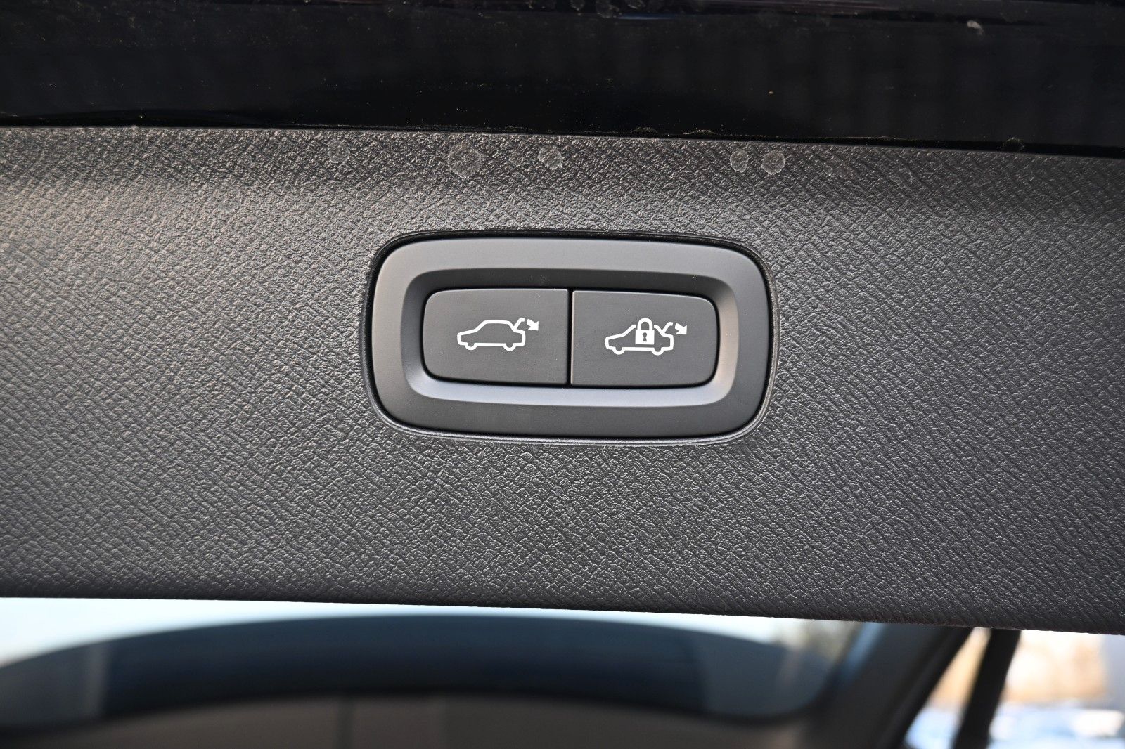 Fahrzeugabbildung Volvo XC90 T8 AWD Ultra Dark*STDHZG*360**LUFT*B&W*22"