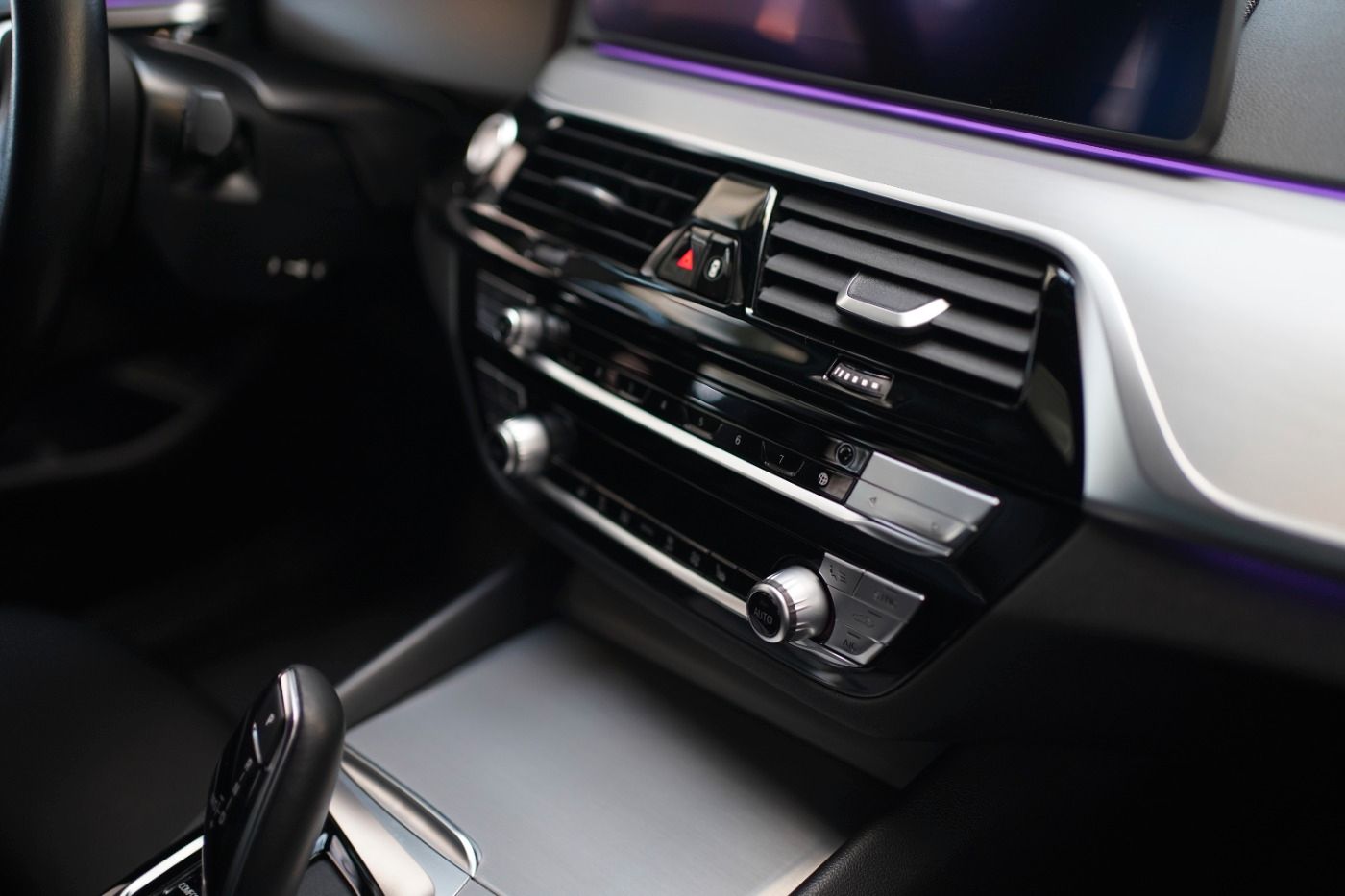 Fahrzeugabbildung BMW 520d xDrive +Head Up+AHK+Sportsitze+Alarmanlage+