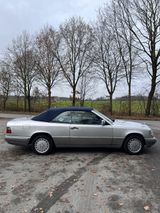 Mercedes-Benz E 220 Cabrio Oldtimer Saison - Mercedes-Benz E 220 aus 1994