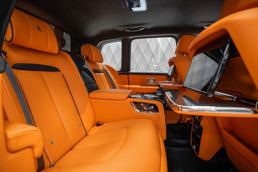 Cullinan BLACK BADGE 2026 BLACK/ORANGE 4 SEATS - Bild 16