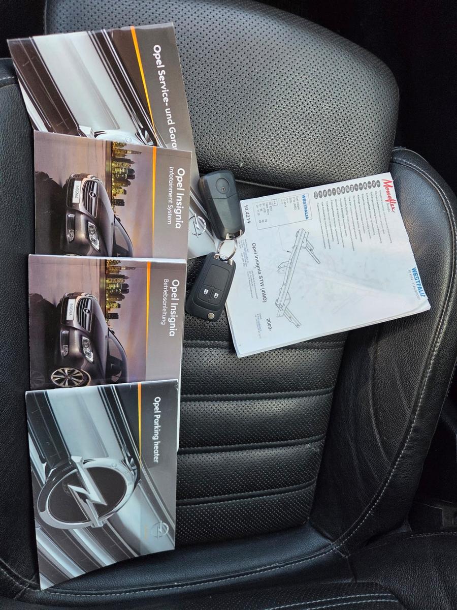 Opel Insignia A Sports Tourer Sport 4x4+AHK+TÜV NEU