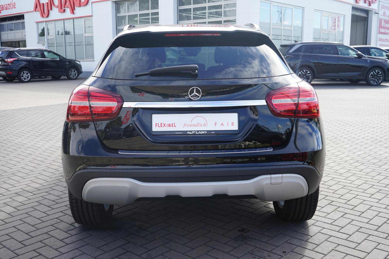 Mercedes-Benz GLA 200 Style LED Navi Sitzheizung Teilleder AHK