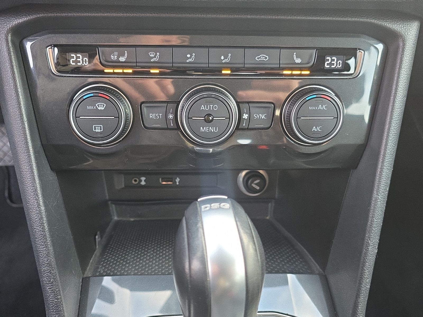 Fahrzeugabbildung Volkswagen Tiguan BMT/Start-Stopp 4Motion Allradantrieb