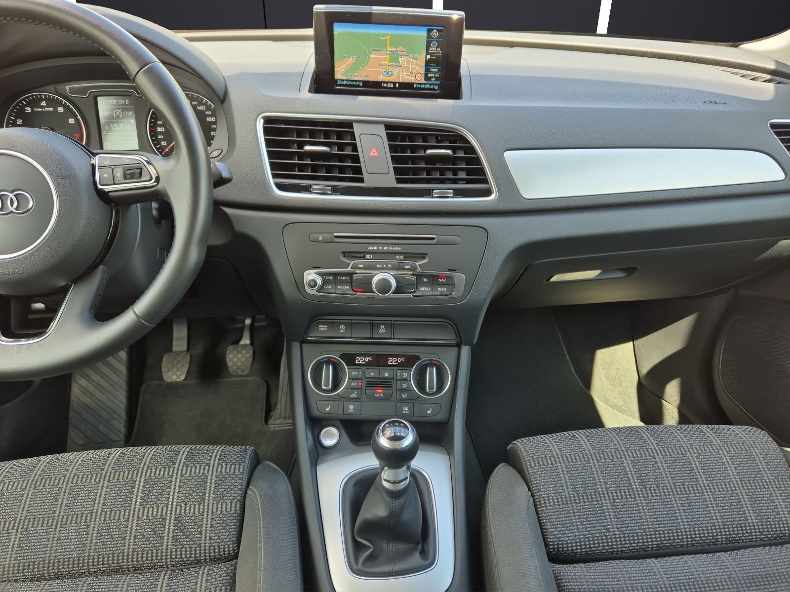 Fahrzeugabbildung Audi Q3 1.4 TFSI Sport AZV, Navi, Xenon