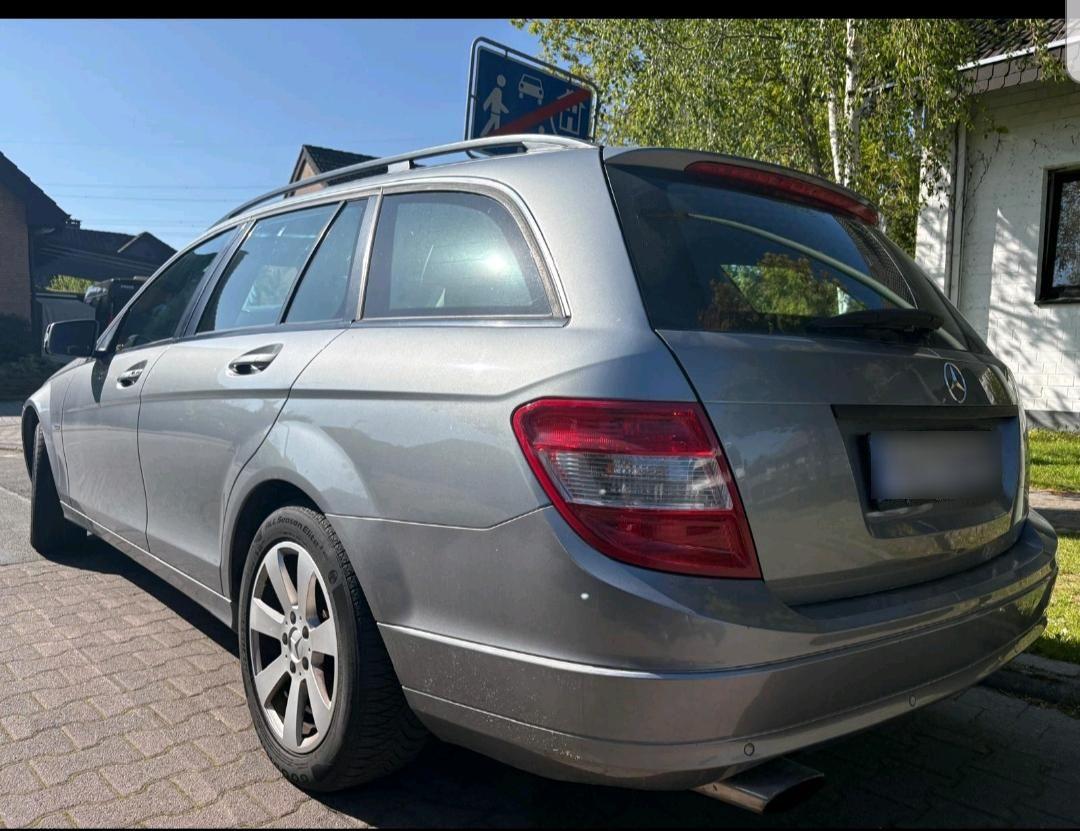 Mercedes-Benz C220 2010 — interior