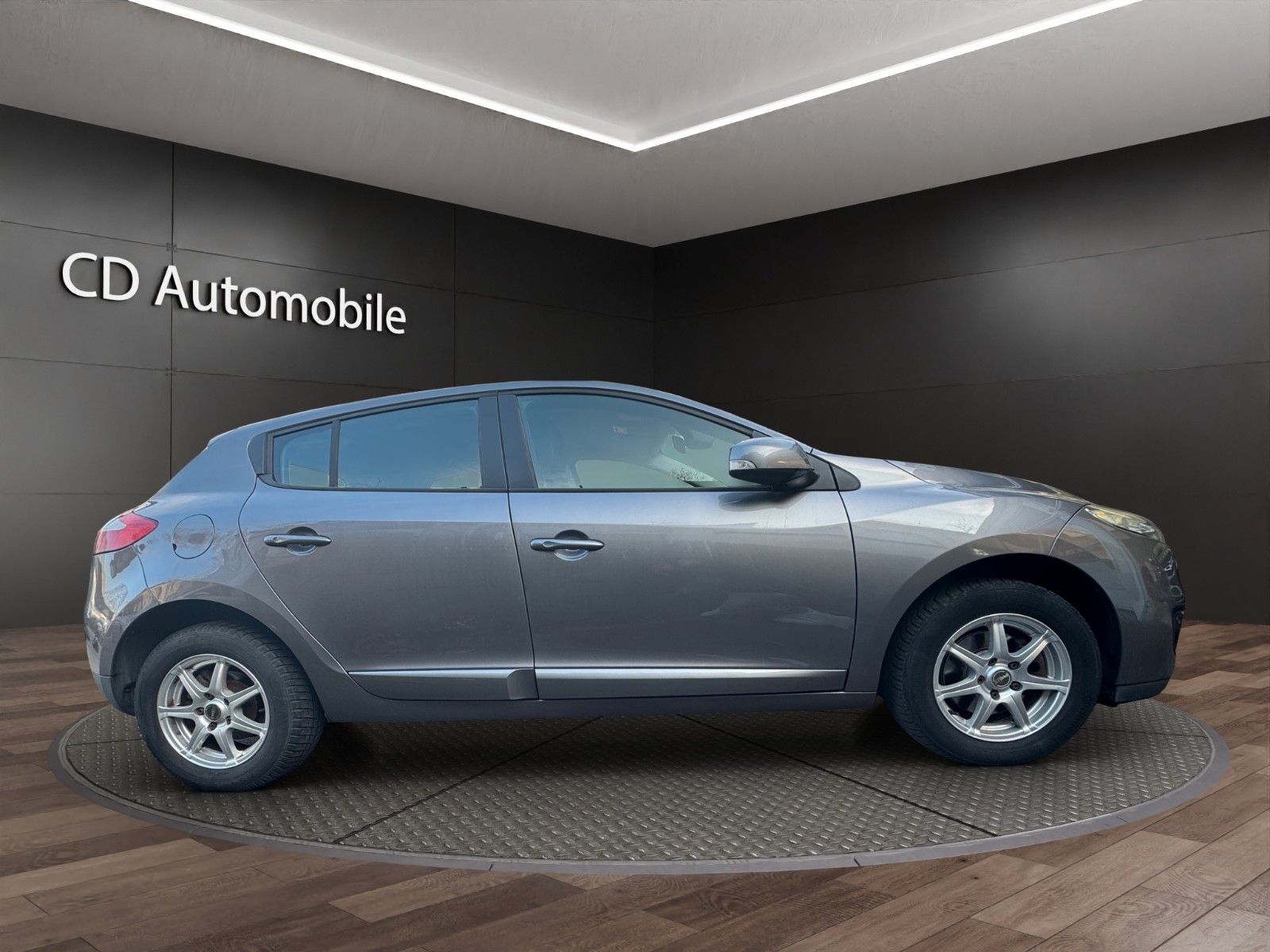 Fahrzeugabbildung Renault Megane III Lim. 5-trg. Paris Klima/Navi/TÜV NEU/