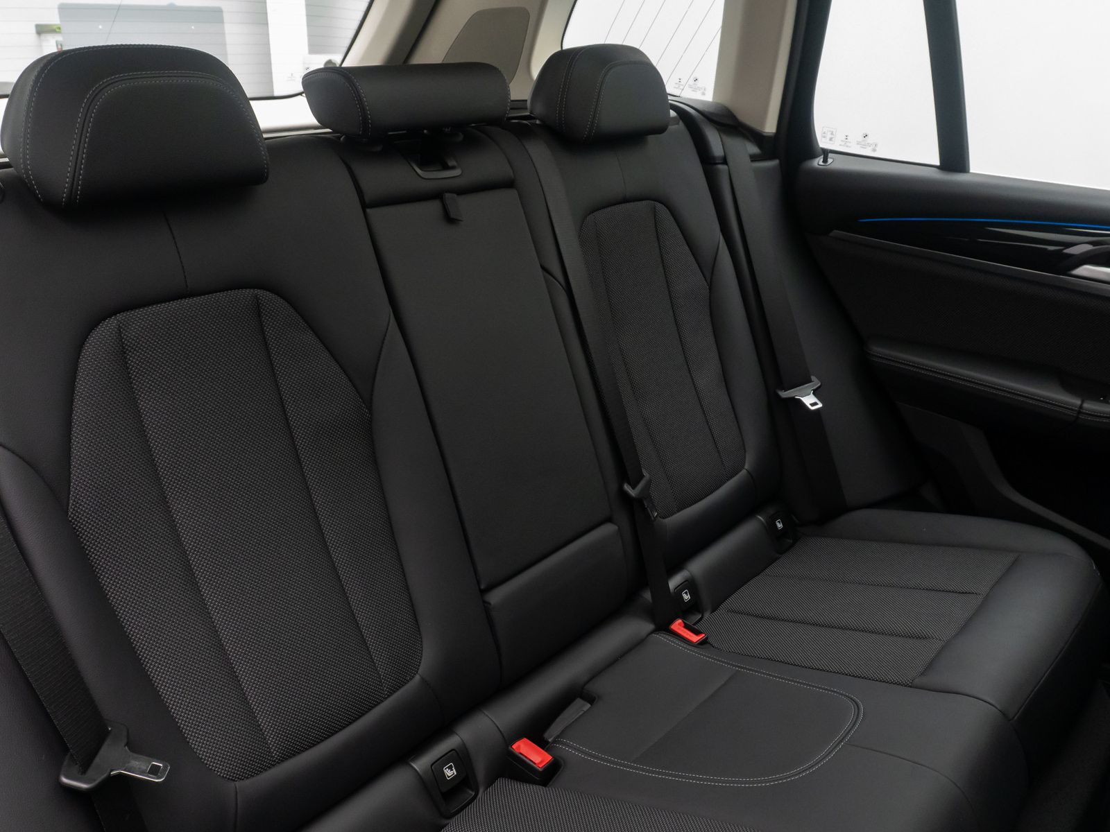 Fahrzeugabbildung BMW X3 xD30e xLine DAB Kamera AHK Alarm Panorama H/K