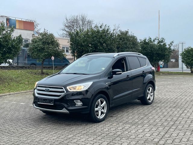 Ford Kuga Titanium/Carplay/AHK/SHZ+LHZ/PDC h/