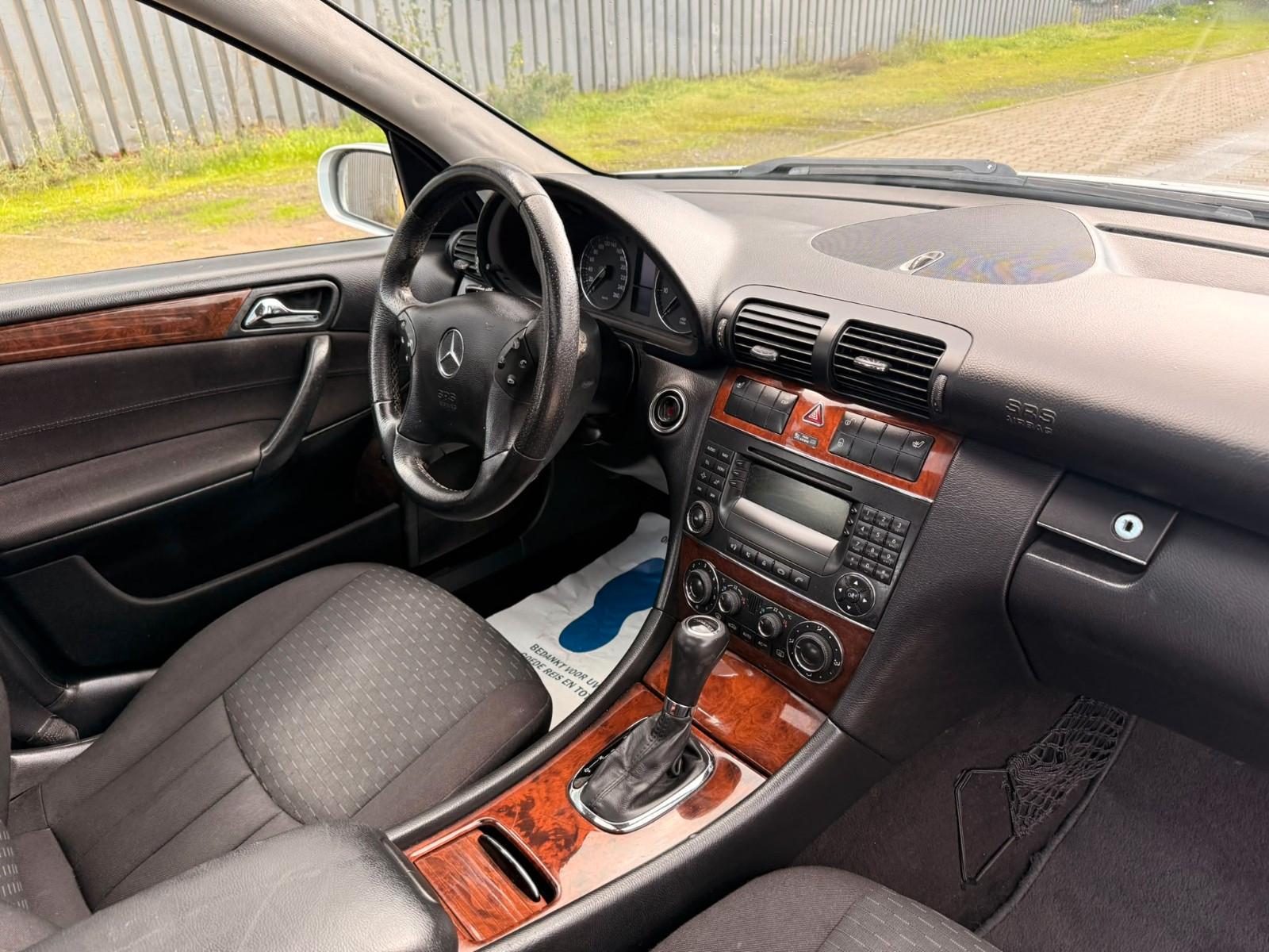 Mercedes-Benz C200 2006 — photo 44
