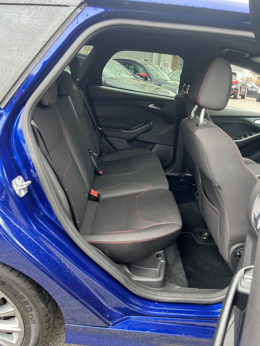 Fahrzeugabbildung Ford Focus Turnier 1.5 ST-Line *RÜCKFAHRKAMERA*