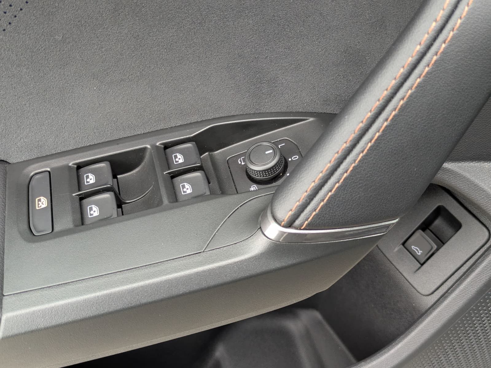 Fahrzeugabbildung CUPRA Leon 1.5 eTSI EDGE MATRIX*ACC*KAM*18"5JGARANTIE