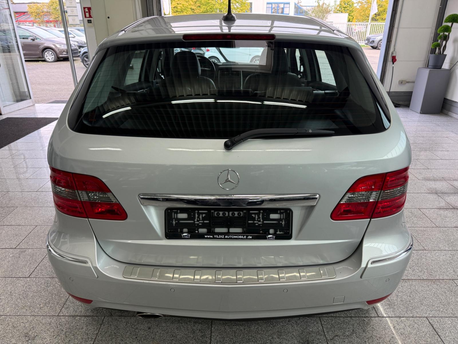 Mercedes-Benz B 200*SPORT*AUTOMATIK*SHZ*NAVI*AHK*TEMP*PARK-ASS