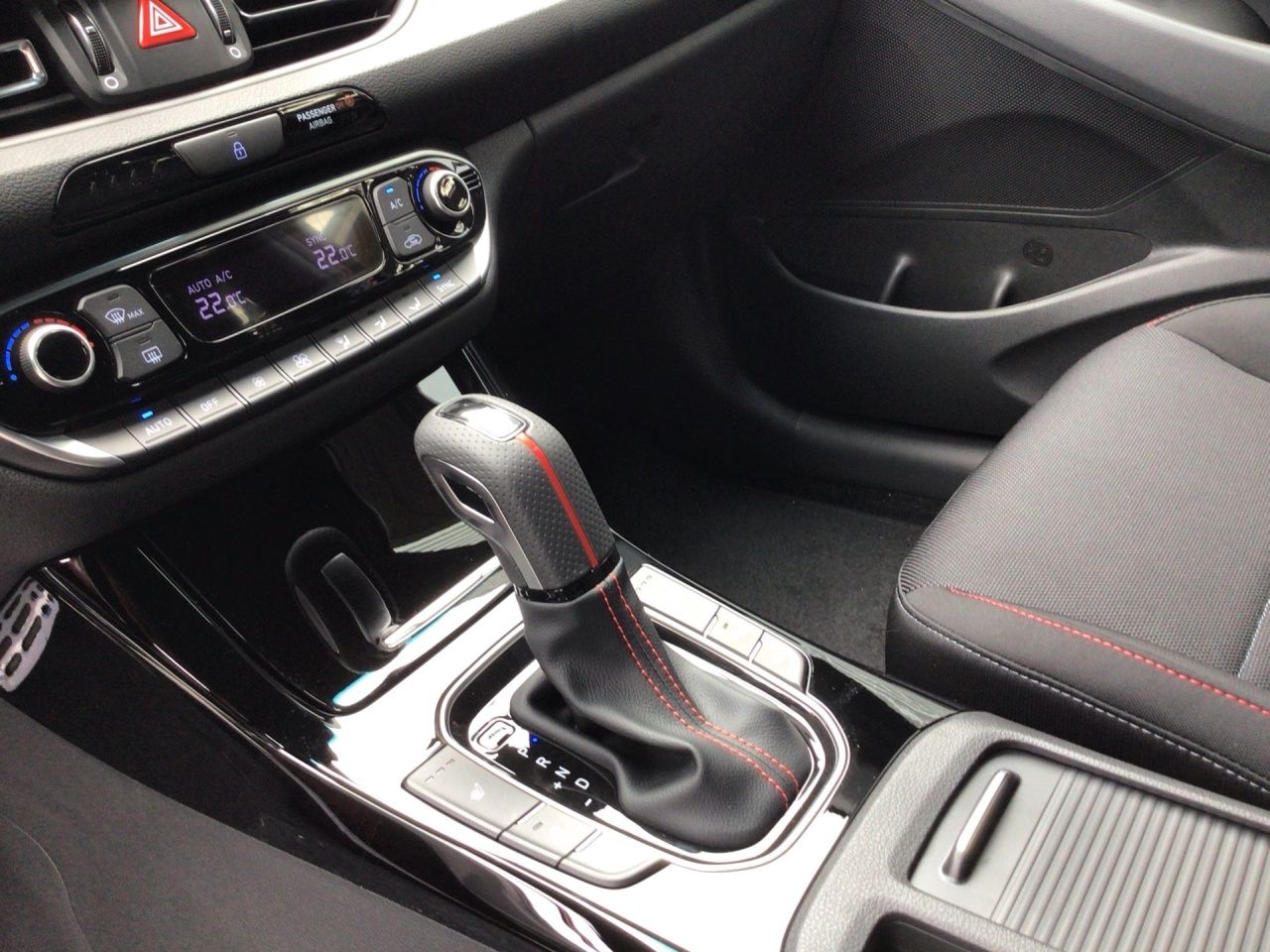 Fahrzeugabbildung Hyundai i30 N-LINE AUT DynLicht Kam. KeyLess KlimaA LED