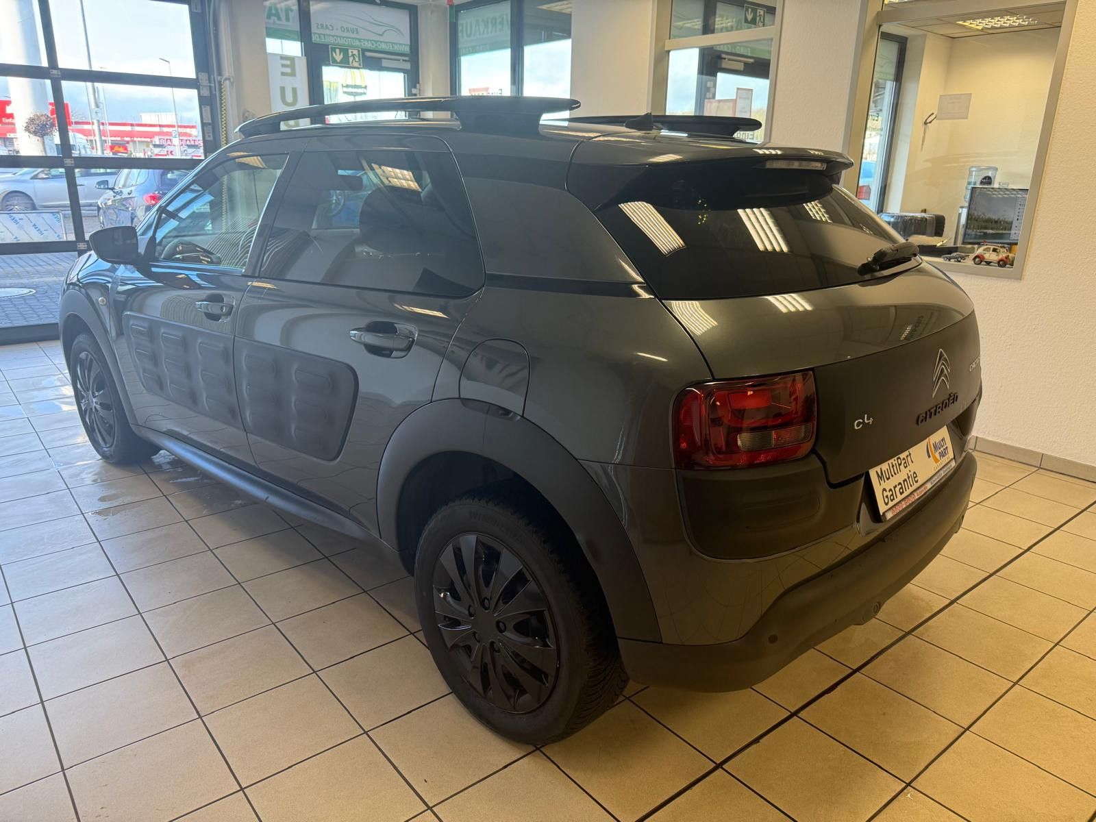 Fahrzeugabbildung Citroën C4 Cactus Shine/ KAMERA/NAVI/8.FACH BEREIFT