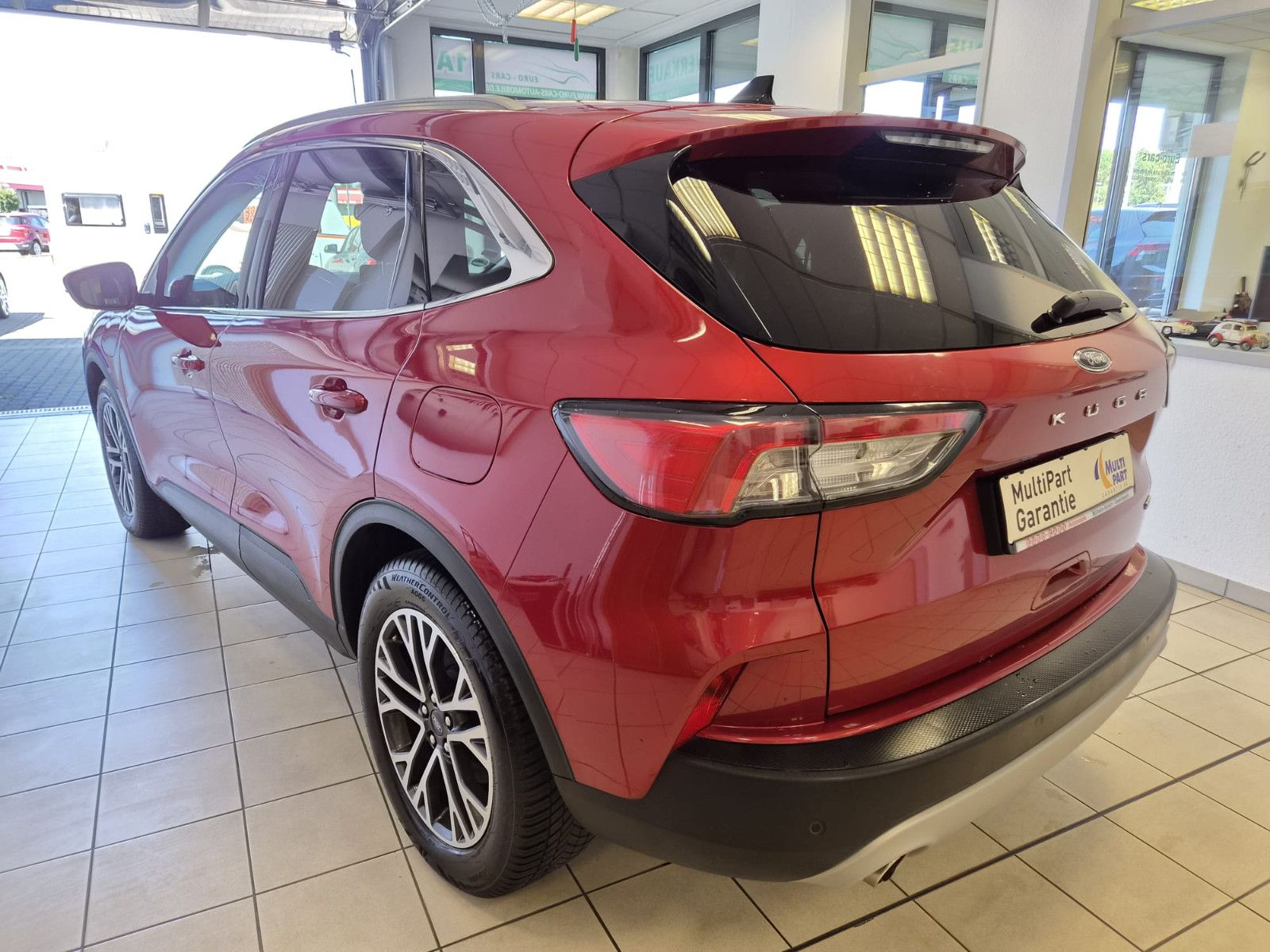Fahrzeugabbildung Ford Kuga Plug-In Hybrid Titanium / SCHECKHEFT