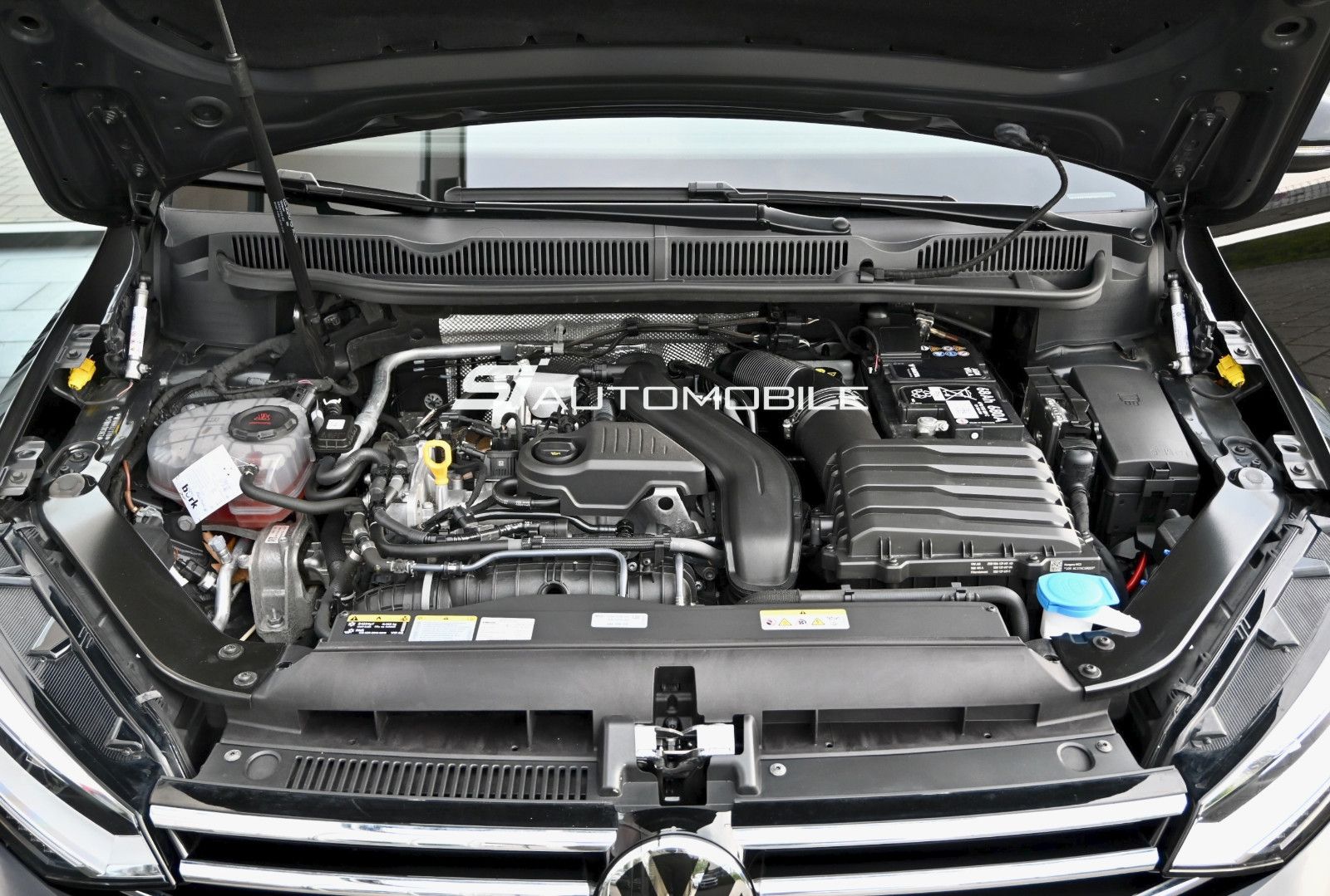 Fahrzeugabbildung Volkswagen Touran 1.5 TSI DSG °ACC°AHK°PANO°STHEIZ°DYNAUDI°