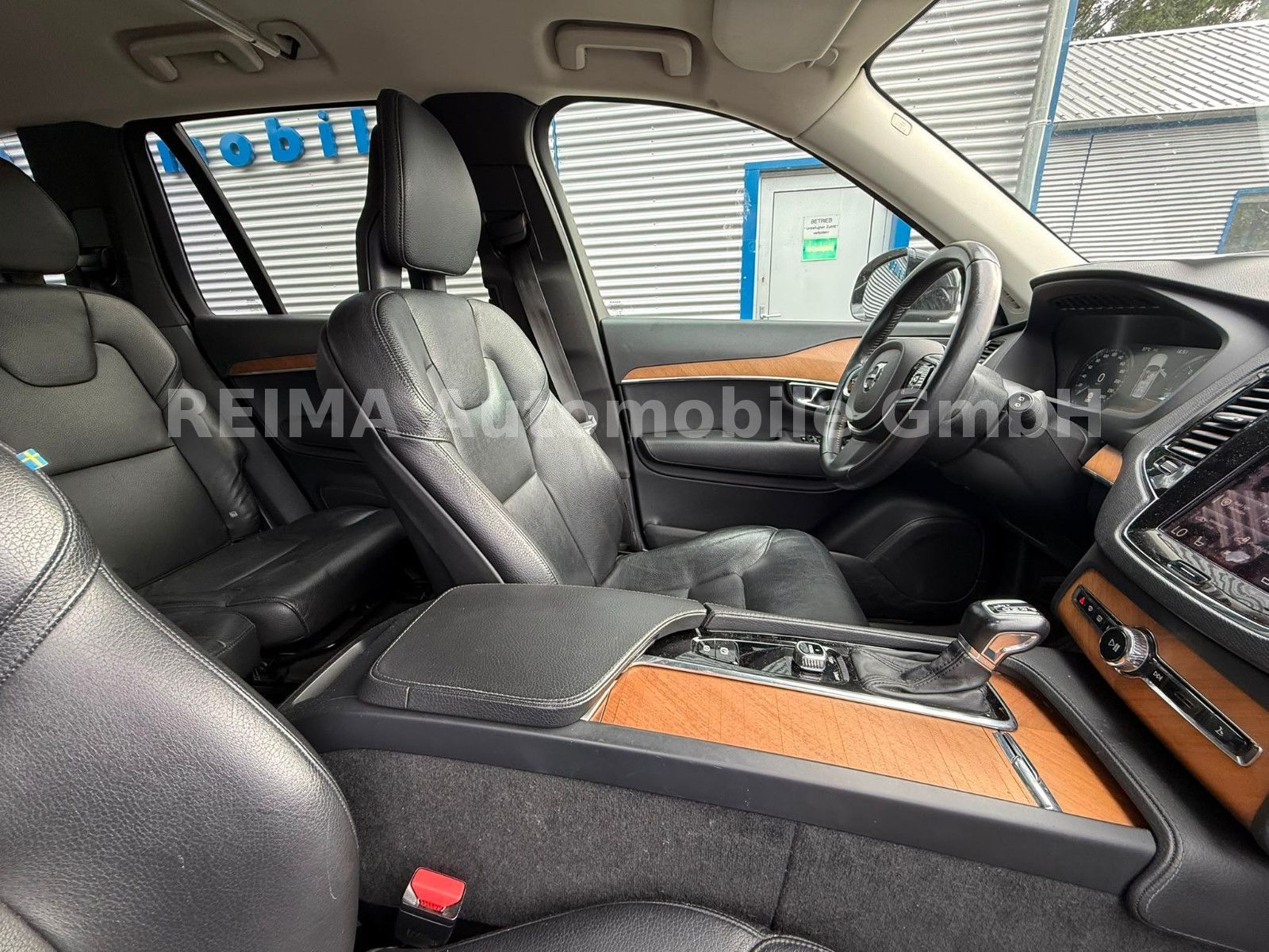 Fahrzeugabbildung Volvo XC 90 2,0 D Momentum AWD, 7 Sitzer, ACC