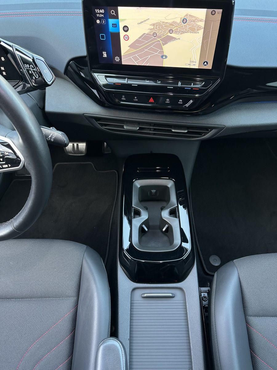 Fahrzeugabbildung Volkswagen ID.4 4M GTX Sport NAV+MATRIX+ACC+KAM+VC+21ZO+1HD