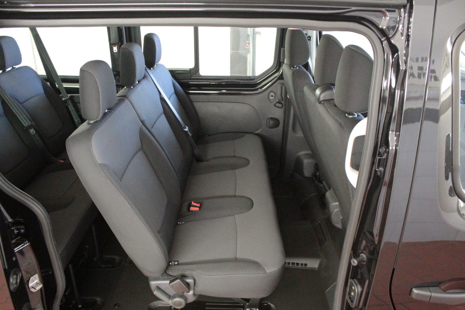 Fahrzeugabbildung Renault Trafic Dci 150 Grdt Evolution *Rollstuhlrampe*