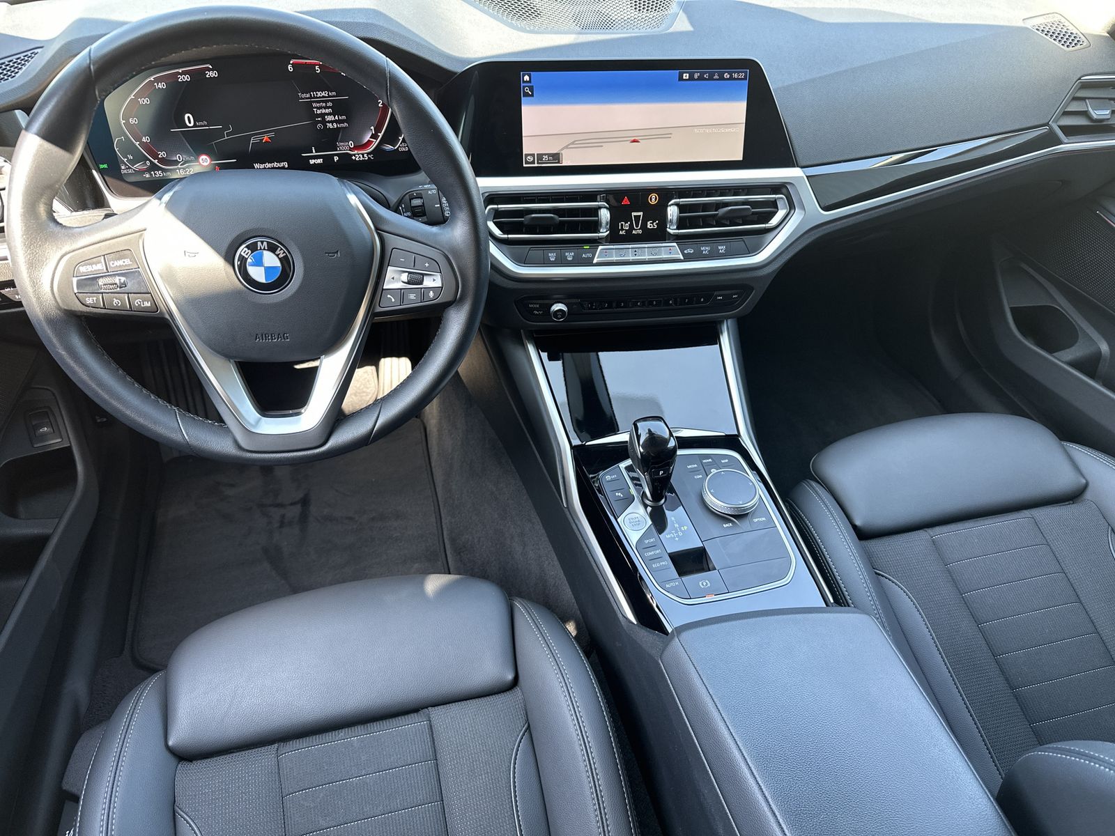 Fahrzeugabbildung BMW 320d Touring xDrive Sport-Line NAV+LED+AHK+HIFI