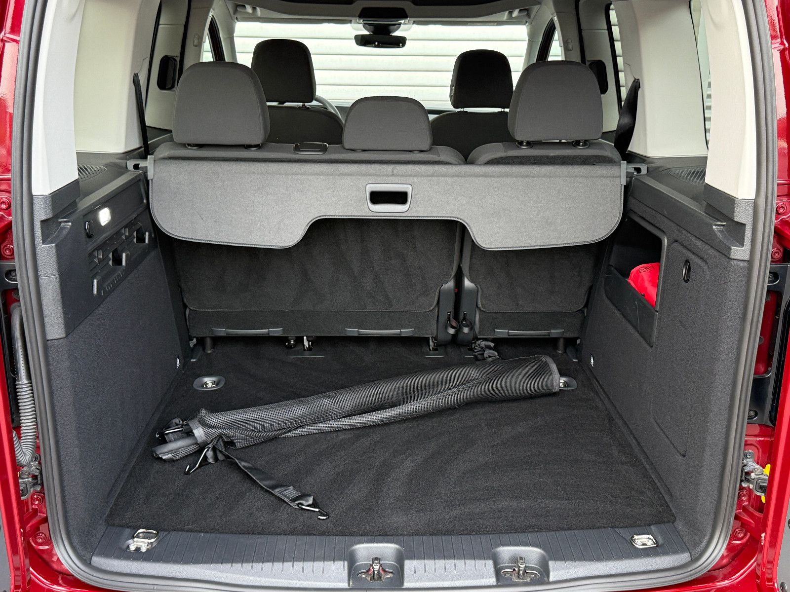Fahrzeugabbildung Volkswagen Caddy 1.5 TSI AHK GRA Kamera PDC SHZ Lane Assist