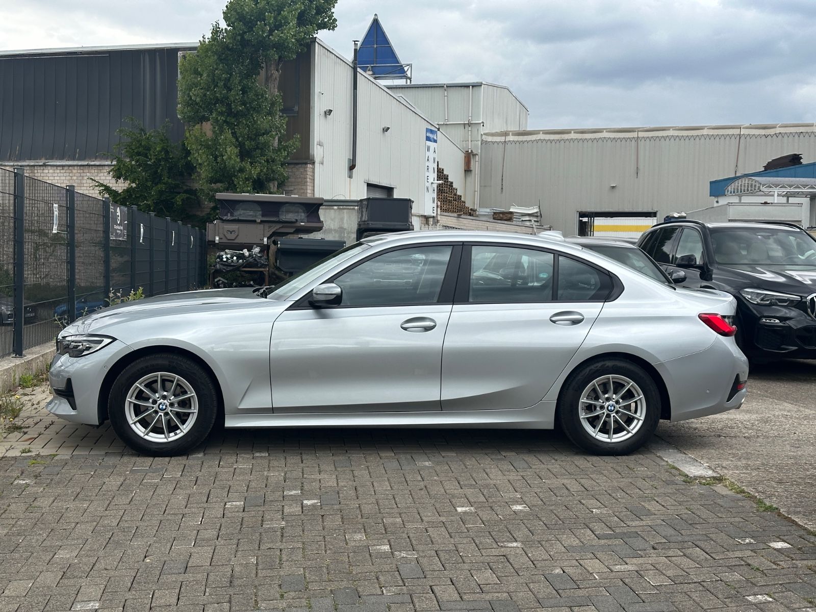 BMW 318 d Advantage/Leder/Navi/Kamera/LED/1Hand foto 7
