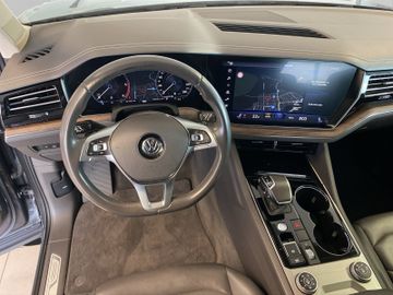 Volkswagen Touareg - 11