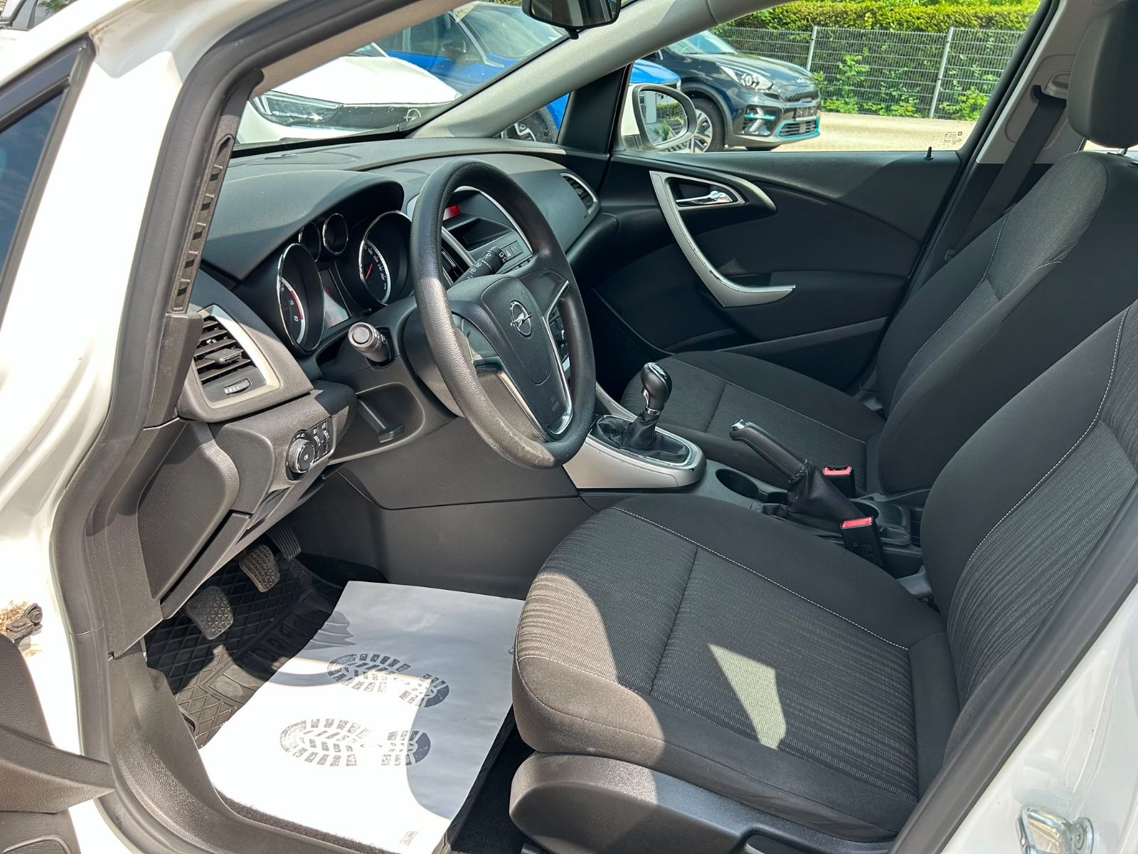 Fahrzeugabbildung Opel Astra J Sports Tourer Selection°PDC°Klima°Euro5°
